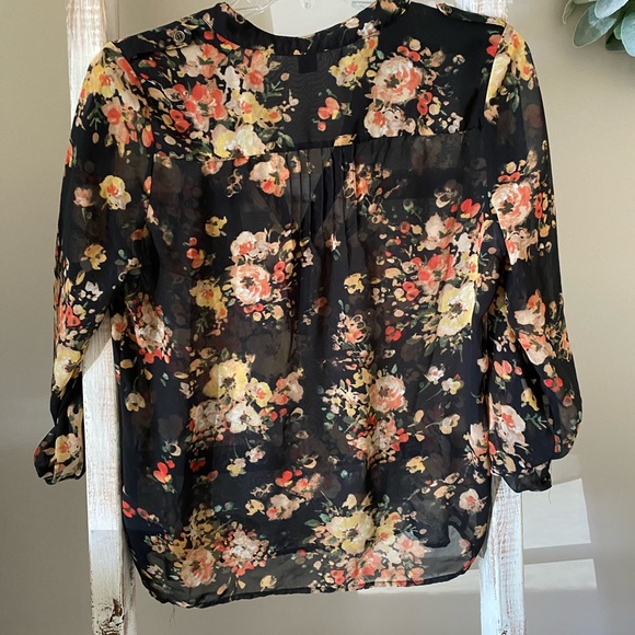2/$15 Forever 21 Floral 3/4 Sleeved Top - Picture 2 of 5